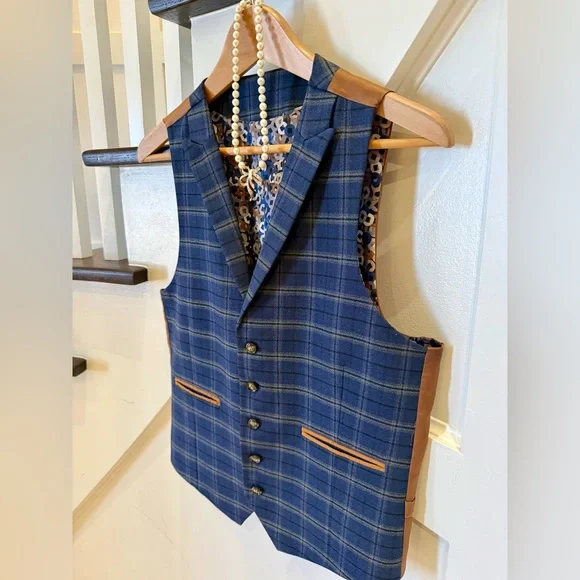 Menswear-Inspired Vintage Plaid Vest - Picture 7 of 10